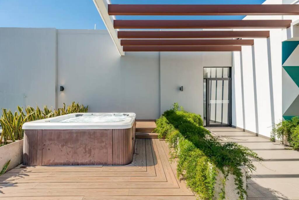 Rooftop Jacuzzi And City View San Jose  Exterior photo